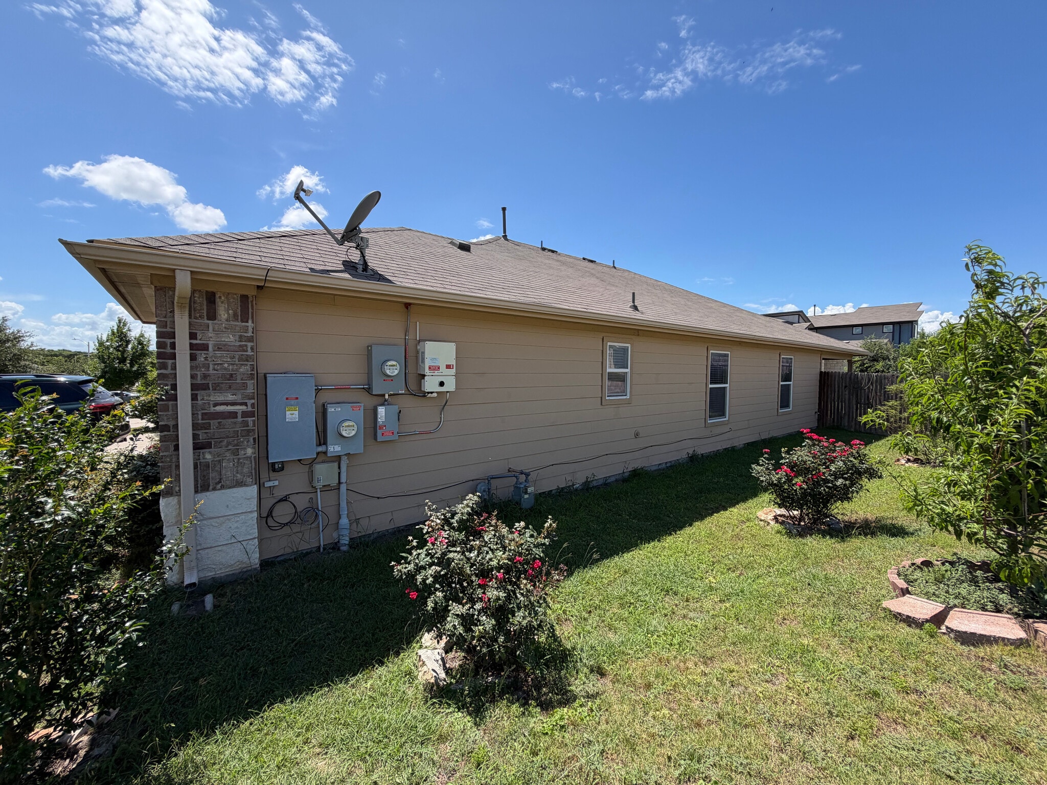 Building Photo - Room in Single Family Home on Bettylou Ln
