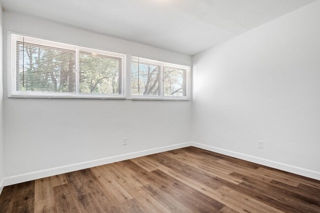 Building Photo - Large 3 bed home for Rent