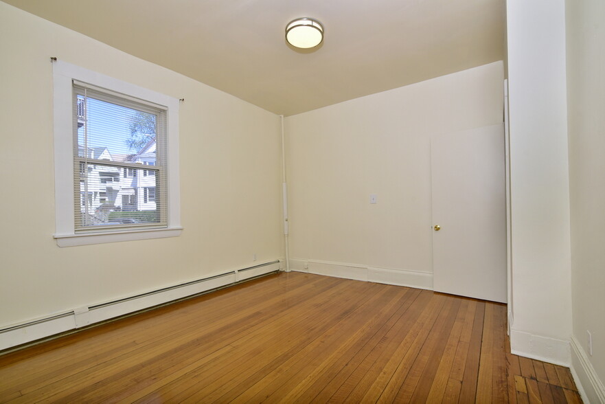 Building Photo - 10 Richfield St