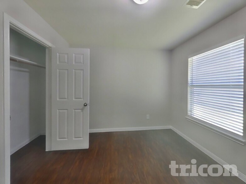 Building Photo - 2331 Gianna Way