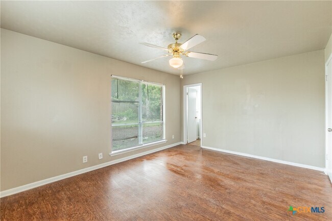 Building Photo - 3209 Shady Hill Dr