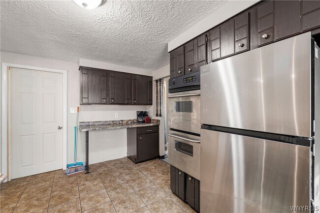 Building Photo - 36 Crescent Ct