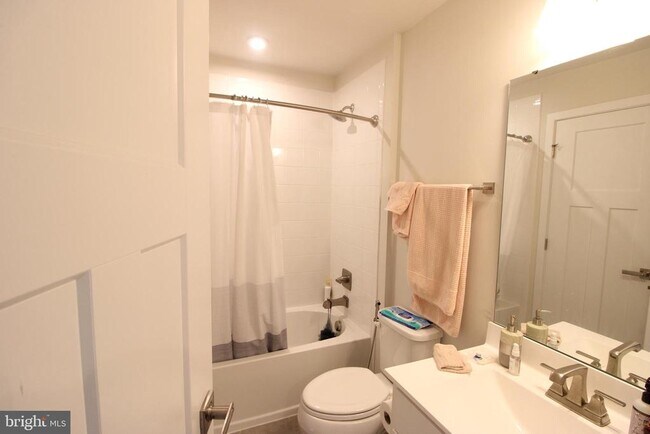 Building Photo - 6210 Monitor St