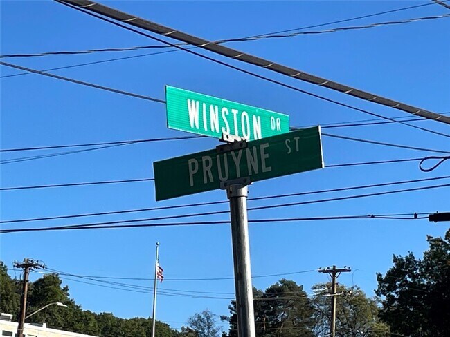 Building Photo - 524 Winston Dr