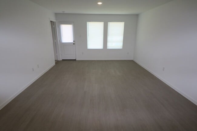 Building Photo - 25360 Carnation Ct