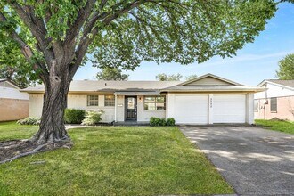 Building Photo - 3052 Cameo Ln