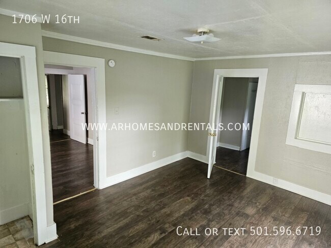 Building Photo - 1706 W 16th |$895 | 4 beds, 1 bath