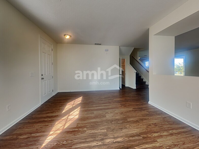 Building Photo - 75050 Ravenwood Dr