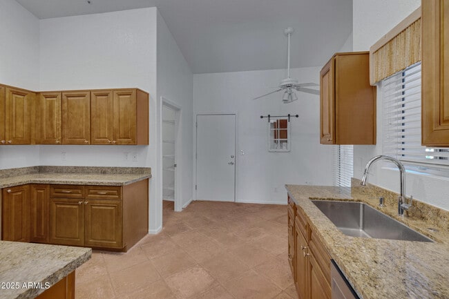 Building Photo - 8917 E Maple Dr