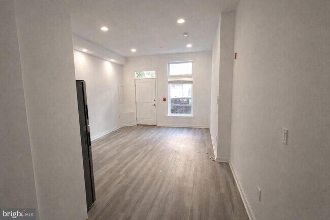 Building Photo - 1524 Ridge Ave