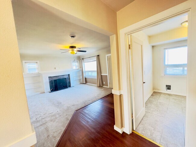 Building Photo - Classic Seattle South Park 2bed/1bath bung...