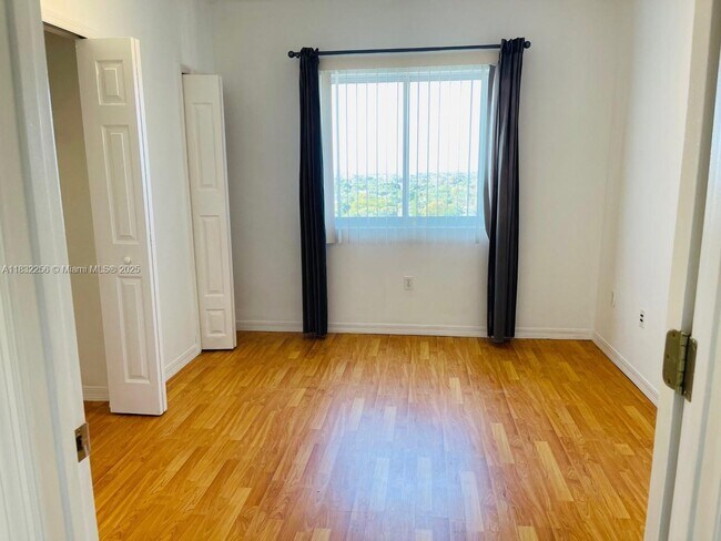 Building Photo - 3500 Coral Wy