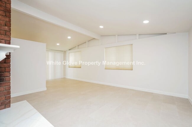 Building Photo - Spacious 4-Bed, 2-Bath Home with Large Backyard