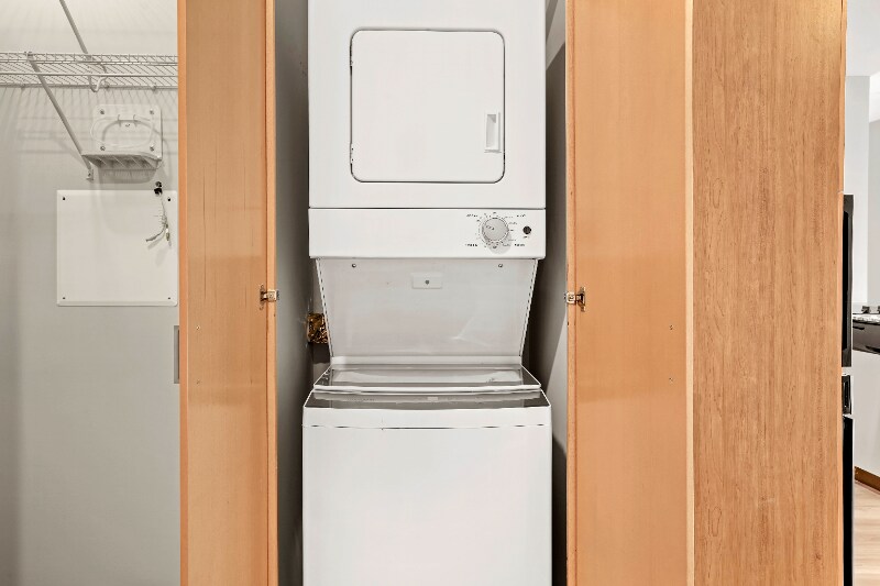 Building Photo - 158 E Illinois St