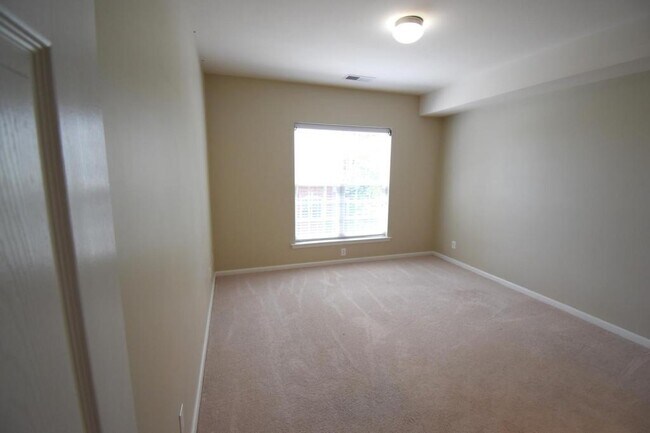 Building Photo - 14945 Santa Lucia Dr