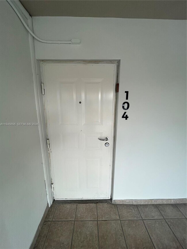 Building Photo - 121 Golden Isles Dr