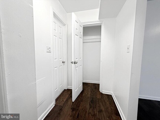 Building Photo - 506 Eastern Ave NE