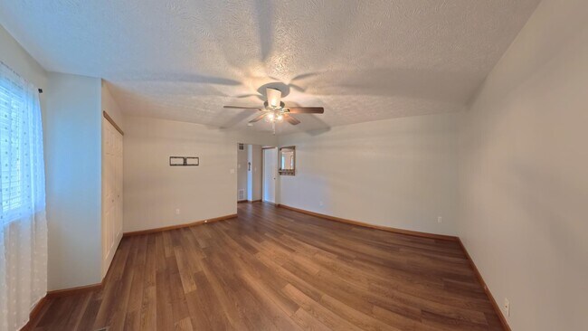 Building Photo - 304 Erin Dr