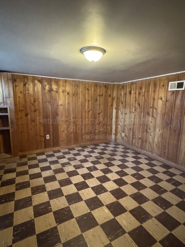 Building Photo - 4430 Shamrock Ave