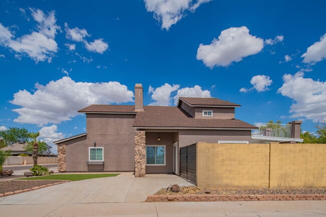 Building Photo - 10615 N 63rd Dr