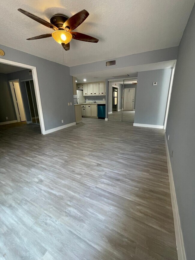 Building Photo - 602 Executive Center Dr