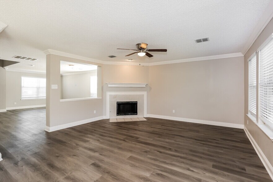 Building Photo - 7802 Mason Dells Dr