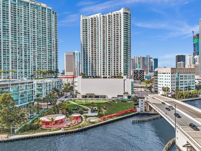 Building Photo - 350 S Miami Ave