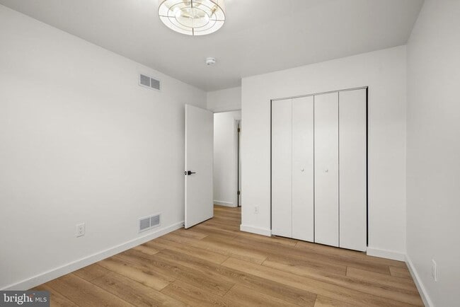 Building Photo - 1420 Gilbert Rd