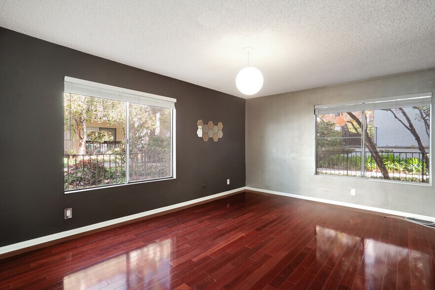 Building Photo - 9103 Summertime Ln