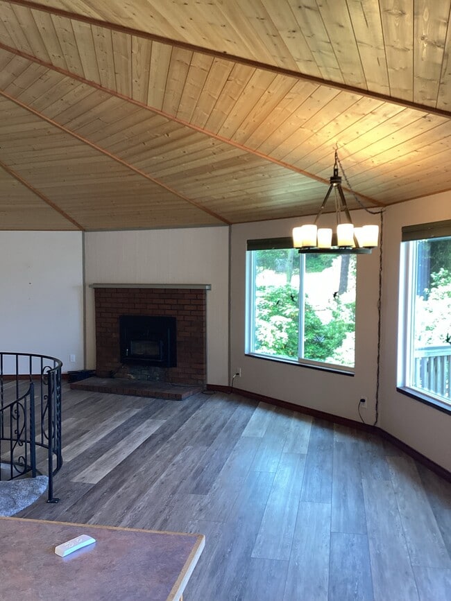 Building Photo - 6989 SW Surfland St