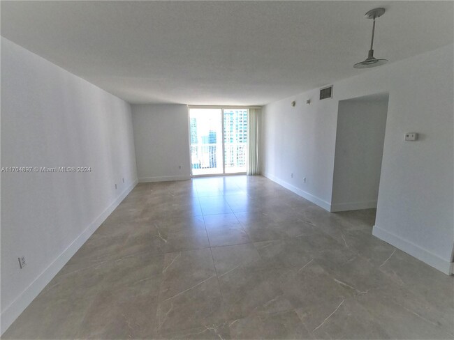 Building Photo - 1200 Brickell Bay Dr