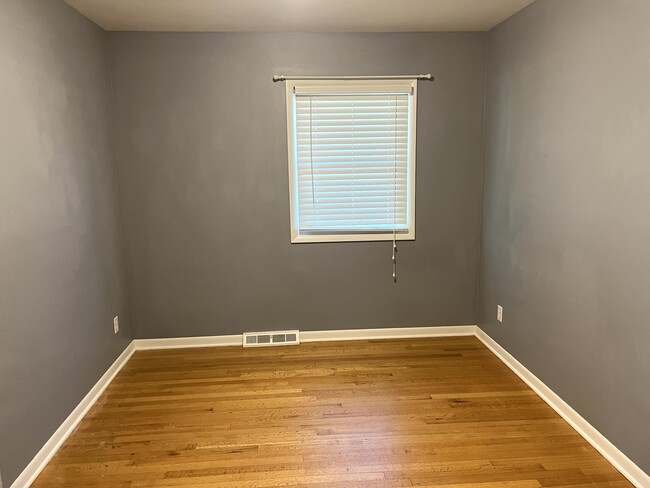 Building Photo - 275 Oak St