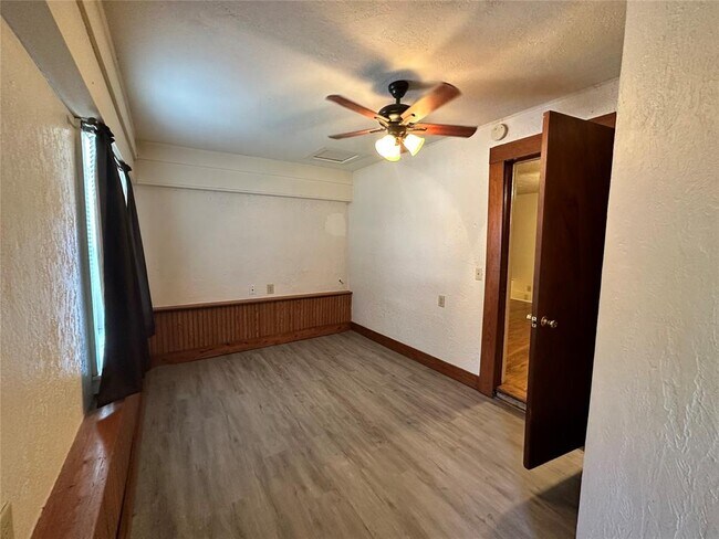 Building Photo - 731 Deans Row Ave