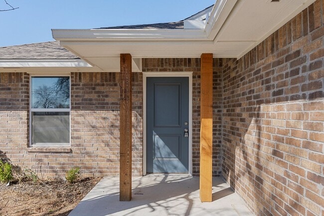 Building Photo - Beautiful 3 Bedroom, 2 Bath Home Close to Choctaw