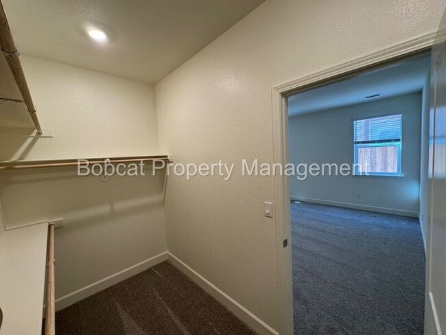 Building Photo - 1484 W Sunset Way