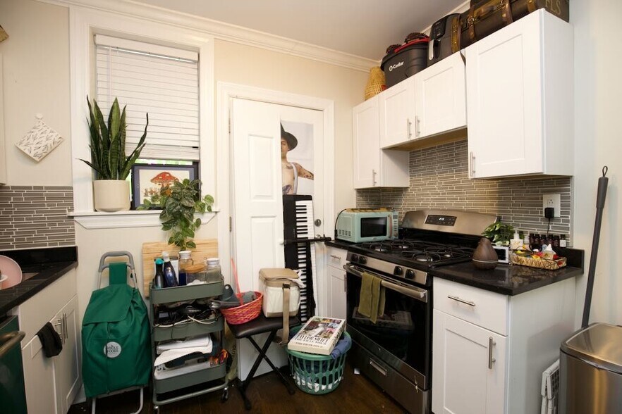 Building Photo - 1048 W Lill Ave