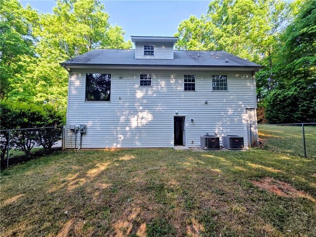 Building Photo - 3060 Glen Wallace Dr