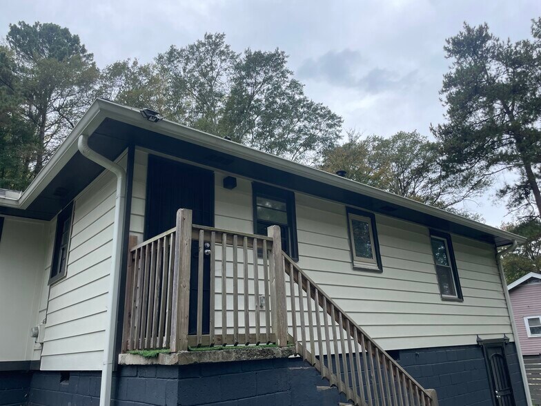 Building Photo - 1375 Northwest Dr NW