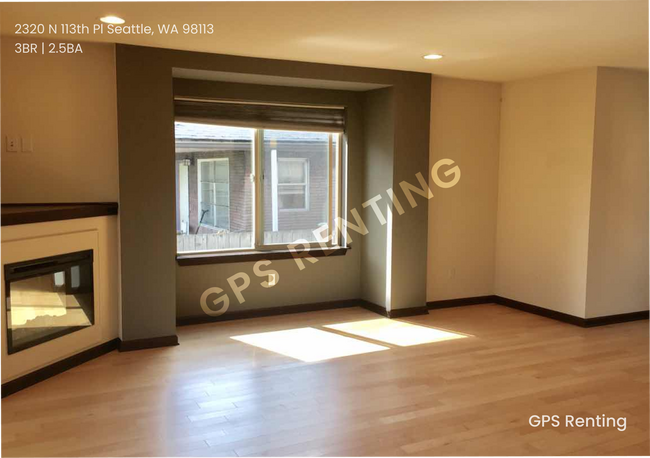 Building Photo - 3 Bed 2.5 Bath Town Home in North Seattle