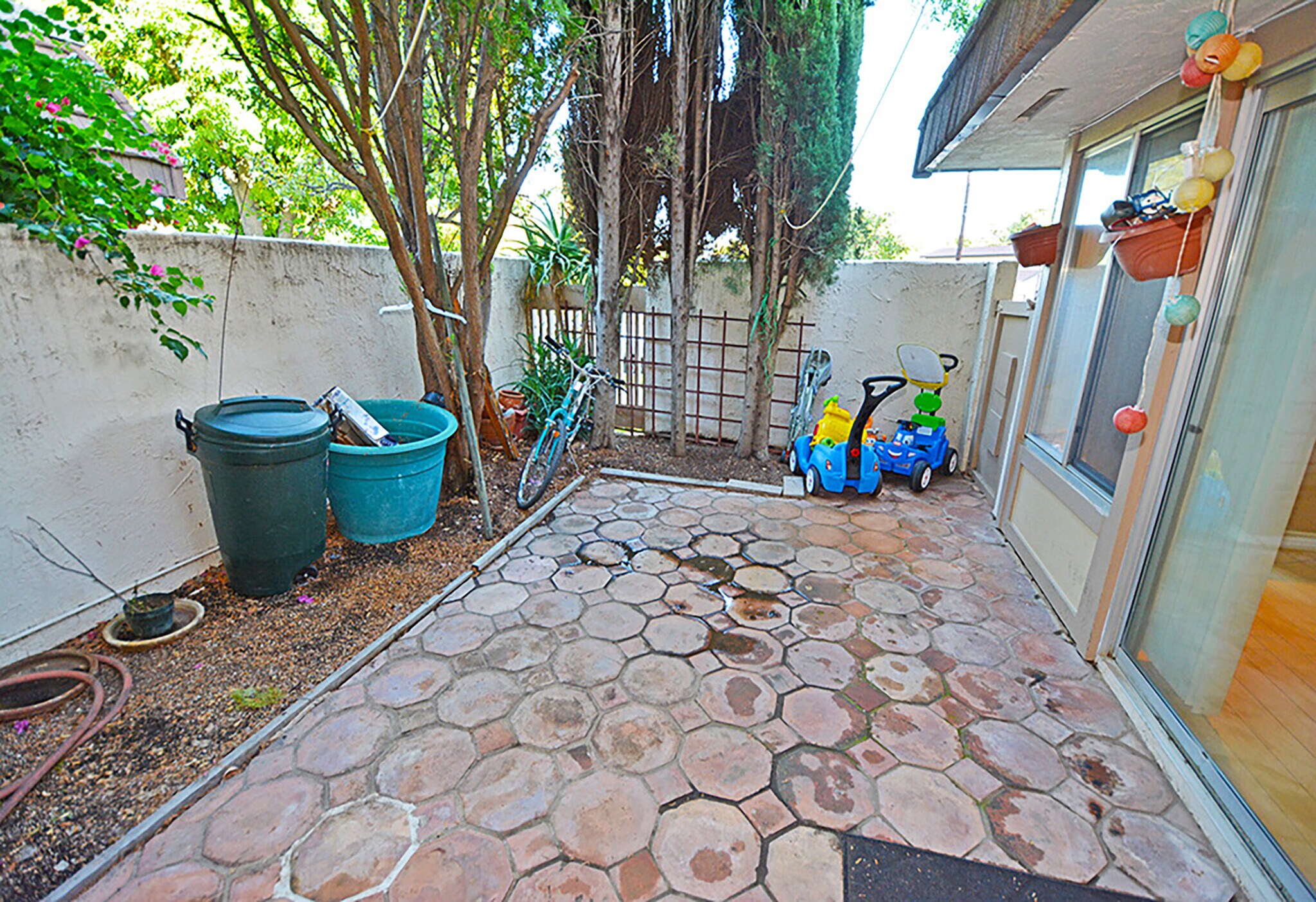 Building Photo - 10051 Valley Circle Blvd