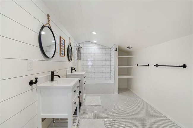 Building Photo - 61 View Point Dr