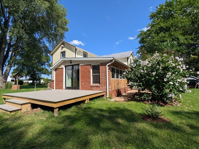 Building Photo - 6836 Maple Brook Ln