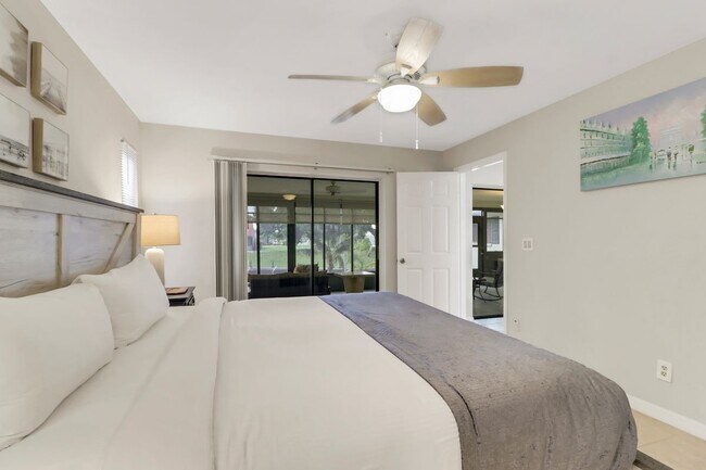 Building Photo - 4800 SW 12th Pl