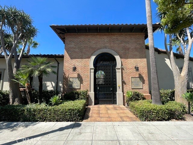 Building Photo - 717 S Casita St