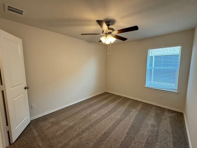 Building Photo - BRAND NEW 4-Bedroom Home in Lindale!