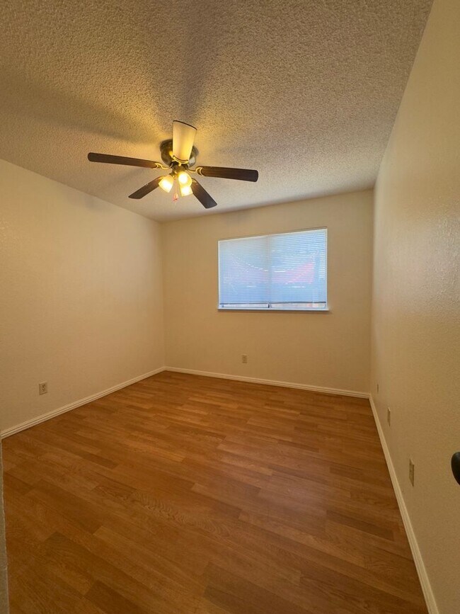 Building Photo - Located in a great neighborhood 4Bdm 2Ba Home With 2Car Garage