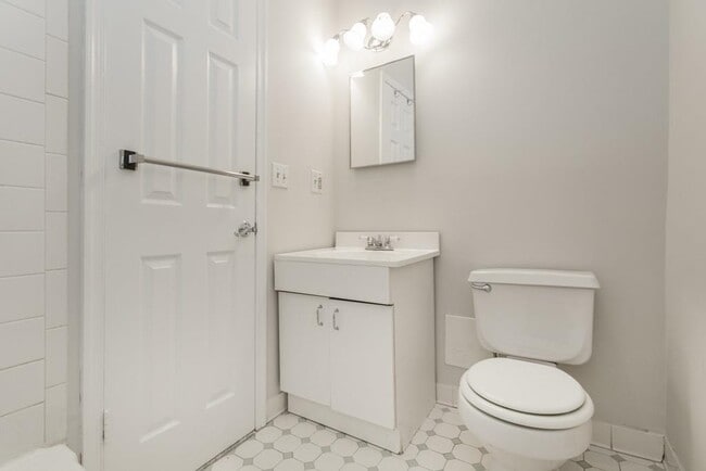 Building Photo - 509 Monroe St