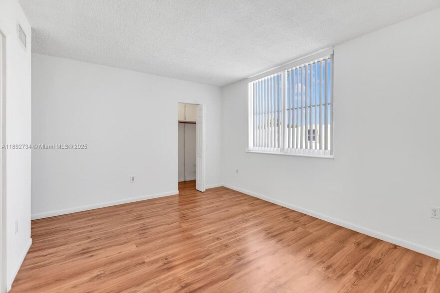 Building Photo - 1655 NE 115th St