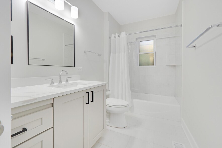 Building Photo - 3712 N Troy St