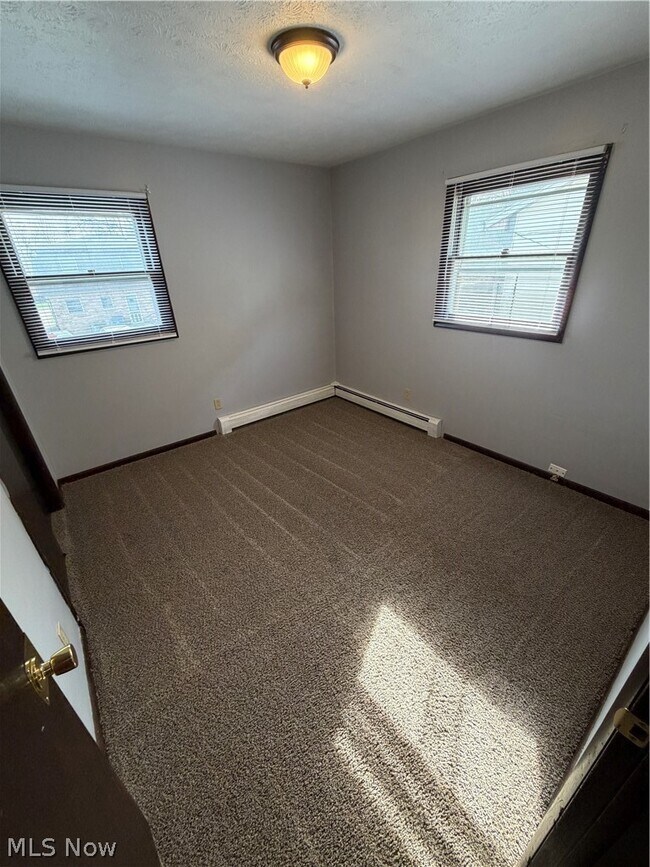 Building Photo - 835 Cook Ave